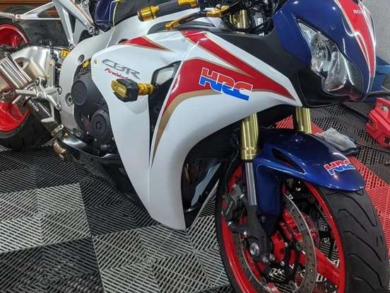 HONDA-CBR 1000RR FIREBLADE HONDA-CBR 1000RR FIREBLADE-2011