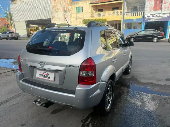 HYUNDAI-TUCSON-2.4 GLS 4WD 16V GASOLINA 4P AUTOMÁTICO HYUNDAI-TUCSON-2010