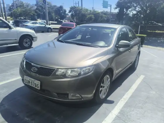 KIA CERATO 1.6 EX3 SEDAN 16V GASOLINA 4P MANUAL