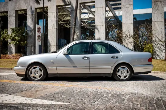 MERCEDES-BENZ E 420 4.2 AVANTGARDE V8 GASOLINA 4P AUTOMÁTICO
