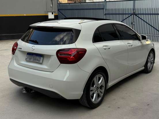 MERCEDES-BENZ-A 200-2018