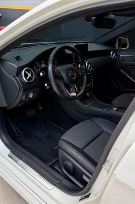 MERCEDES-BENZ-A 200-2018