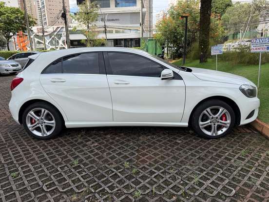 MERCEDES-BENZ-A 200-2015