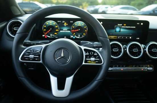 MERCEDES-BENZ-GLB 200-2021