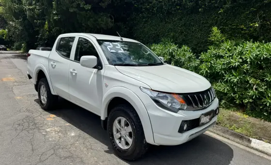 MITSUBISHI L200 TRITON 2.4 16V TURBO DIESEL SPORT GLS CD 4P 4X4 AUTOMÁTICO