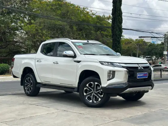 MITSUBISHI L200 TRITON 2.4 16V TURBO DIESEL SPORT HPE-S CD 4P 4X4 AUTOMÁTICO