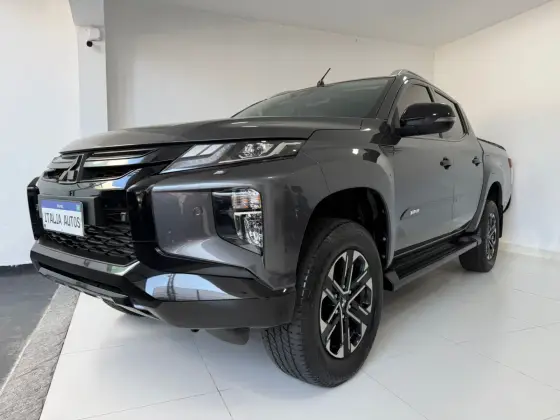 MITSUBISHI L200 TRITON 2.4 16V TURBO DIESEL SPORT HPE-S CD 4P 4X4 AUTOMÁTICO