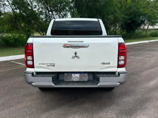 MITSUBISHI-TRITON-2.4 BITURBO DIESEL CD HPE-S 4X4 AUTOMÁTICO MITSUBISHI-TRITON-2025