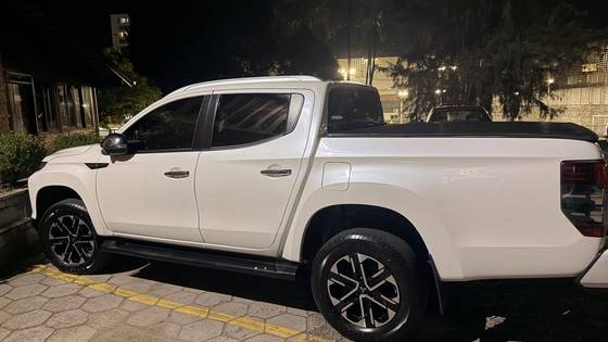 MITSUBISHI L200 TRITON 2.4 16V TURBO DIESEL SPORT HPE-S CD 4P 4X4 AUTOMÁTICO