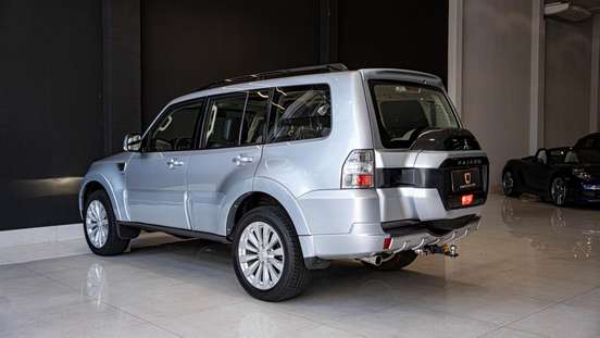 MITSUBISHI-PAJERO-2017