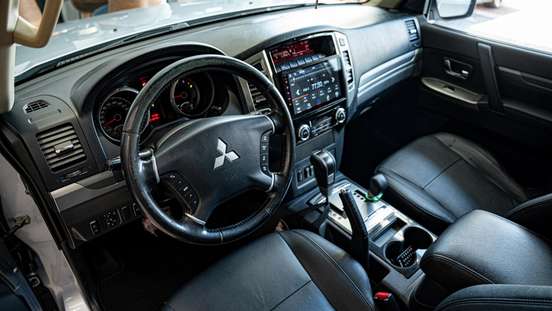 MITSUBISHI-PAJERO-2017
