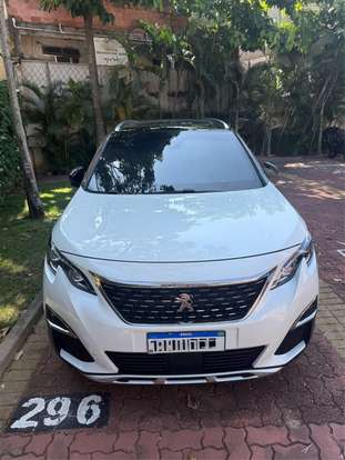 PEUGEOT-5008-2018