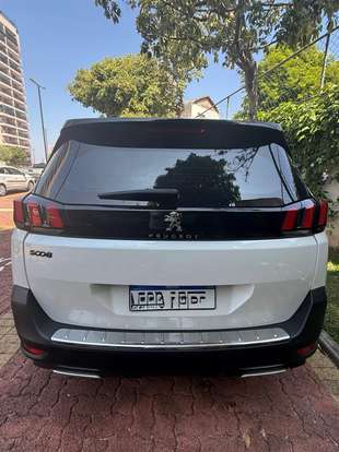 PEUGEOT-5008-2018