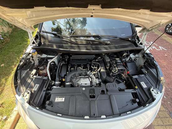 PEUGEOT-5008-2018