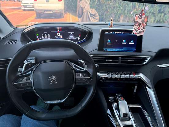PEUGEOT-5008-2018