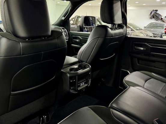 RAM-3500-6.7 I6 TURBO DIESEL LARAMIE NIGHT EDITION CD 4X4 AUTOMÁTICO RAM-3500-2022