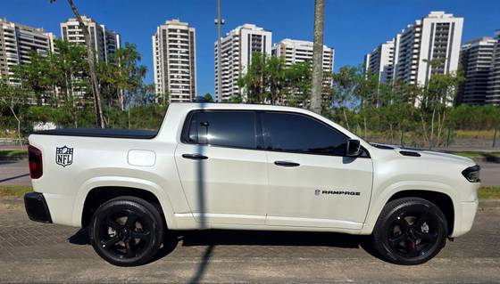 RAM RAMPAGE 2.0 HURRICANE 4 TURBO GASOLINA R/T 4X4 AUTOMÁTICO