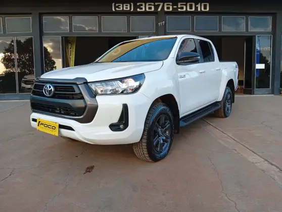 TOYOTA HILUX 2.8 D-4D TURBO DIESEL CD SR 4X4 AUTOMÁTICO