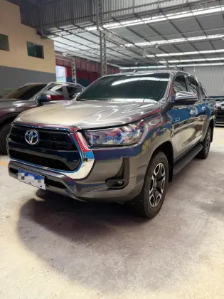 TOYOTA HILUX 2.8 D-4D TURBO DIESEL CD SRV 4X4 AUTOMÁTICO