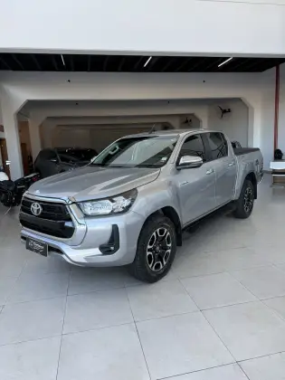 TOYOTA HILUX 2.8 D-4D TURBO DIESEL CD SRV 4X4 AUTOMÁTICO