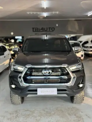 TOYOTA HILUX 2.8 D-4D TURBO DIESEL CD SRX 4X4 AUTOMÁTICO
