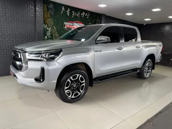 TOYOTA HILUX 2.8 D-4D TURBO DIESEL CD SRX 4X4 AUTOMÁTICO