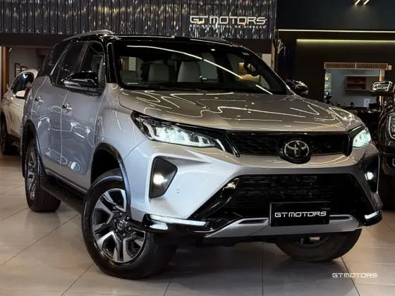 TOYOTA HILUX SW4 2.8 D-4D TURBO DIESEL DIAMOND 7L 4X4 AUTOMÁTICO