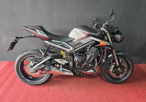 TRIUMPH STREET TRIPLE 765 RS 