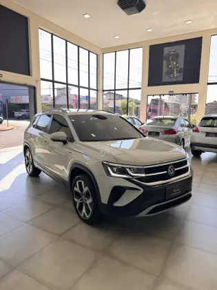 VOLKSWAGEN TAOS 1.4 250 TSI TOTAL FLEX HIGHLINE AUTOMÁTICO