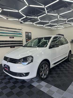 VOLKSWAGEN-POLO-2012
