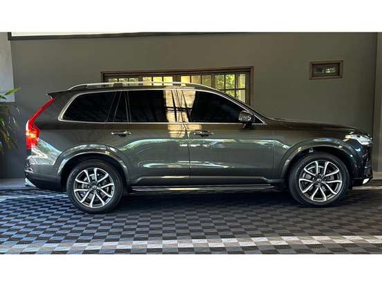 VOLVO-XC90-2018