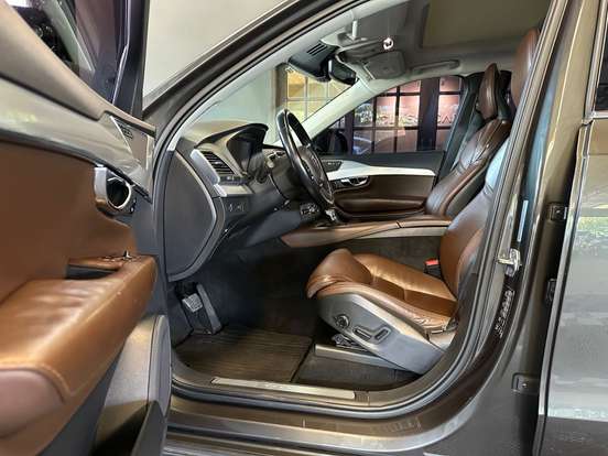 VOLVO-XC90-2018