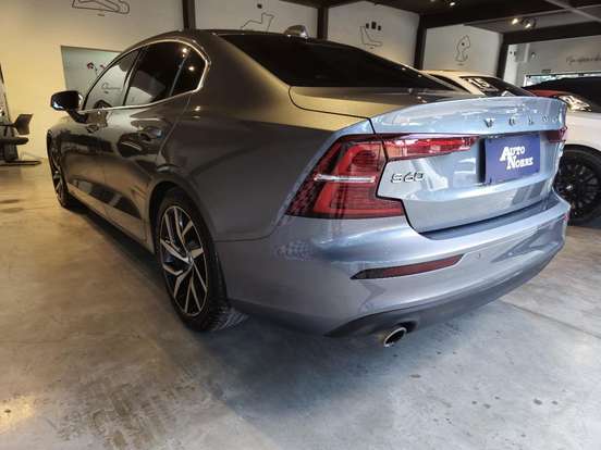 VOLVO-S60-2.0 T4 MOMENTUM GASOLINA 4P AUTOMÁTICO VOLVO-S60-2019