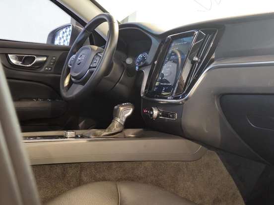 VOLVO-S60-2.0 T4 MOMENTUM GASOLINA 4P AUTOMÁTICO VOLVO-S60-2019