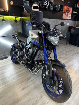 YAMAHA MT-09 