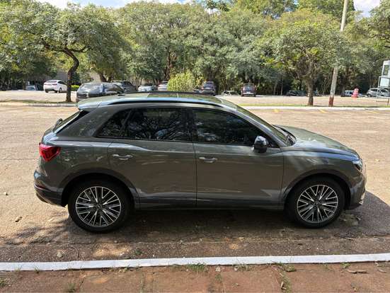 AUDI-Q3-2021
