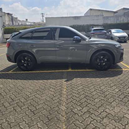 AUDI-Q5-2021