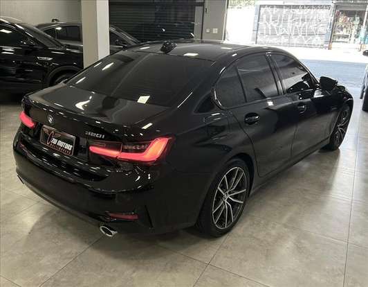 BMW-320i-2019