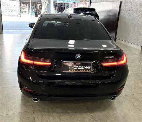 BMW-320i-2019