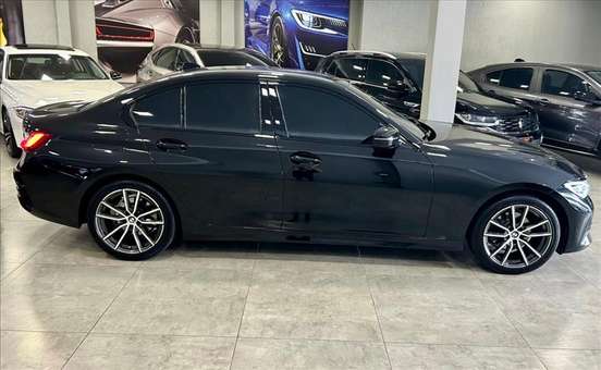 BMW-320i-2019