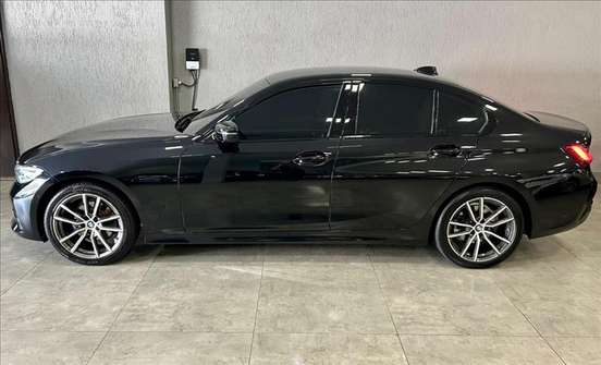 BMW-320i-2019