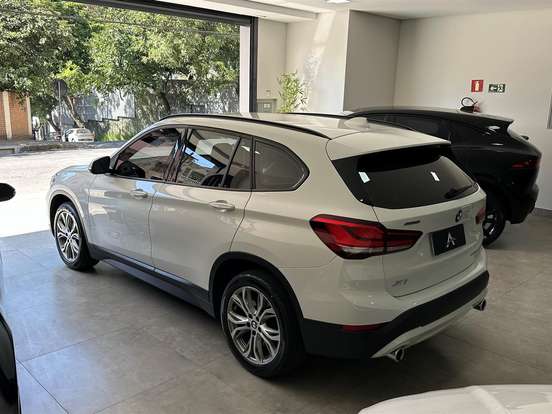 BMW-X1-2.0 16V TURBO ACTIVEFLEX SDRIVE20I X-LINE 4P AUTOMÁTICO BMW-X1-2020