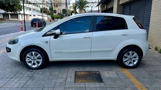 FIAT-PUNTO-2015