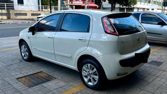 FIAT-PUNTO-2015