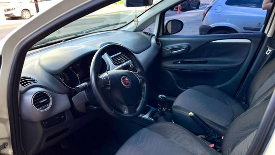 FIAT-PUNTO-2015