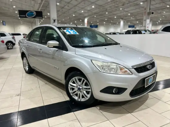 FORD FOCUS 2.0 GLX SEDAN 16V FLEX 4P MANUAL