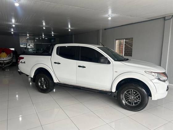 MITSUBISHI L200 TRITON 2.4 16V TURBO DIESEL GL CD 4X4 MANUAL