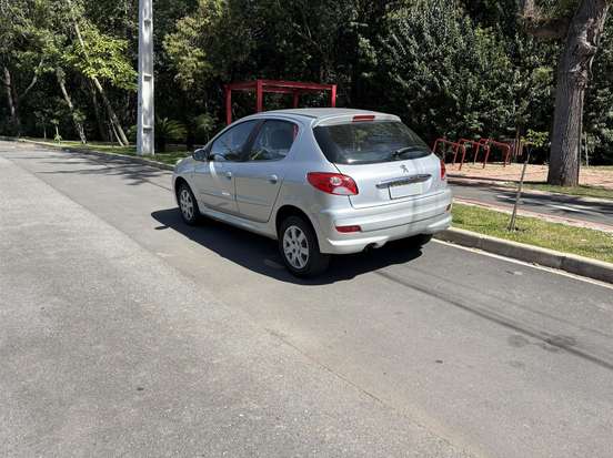 PEUGEOT-207-2012