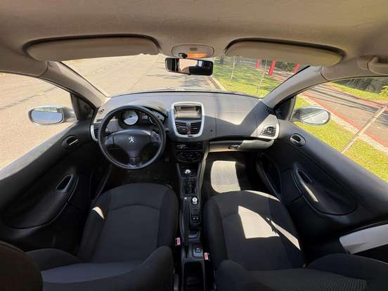 PEUGEOT-207-2012