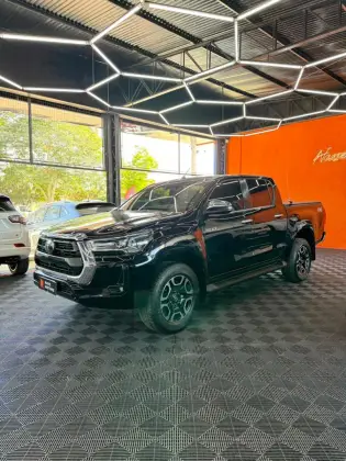TOYOTA HILUX 2.8 D-4D TURBO DIESEL CD SRX 4X4 AUTOMÁTICO
